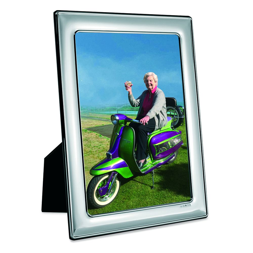 Silver Picture Frame with 6 inch x 4 inch sight area